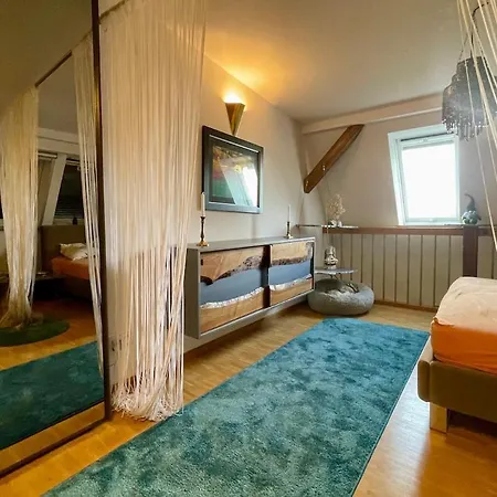 Luxus Penthouse 100qm Mit Sauna, Whirlpool, Terrasse, Garage, Ruhig Und Zentral Appartement *