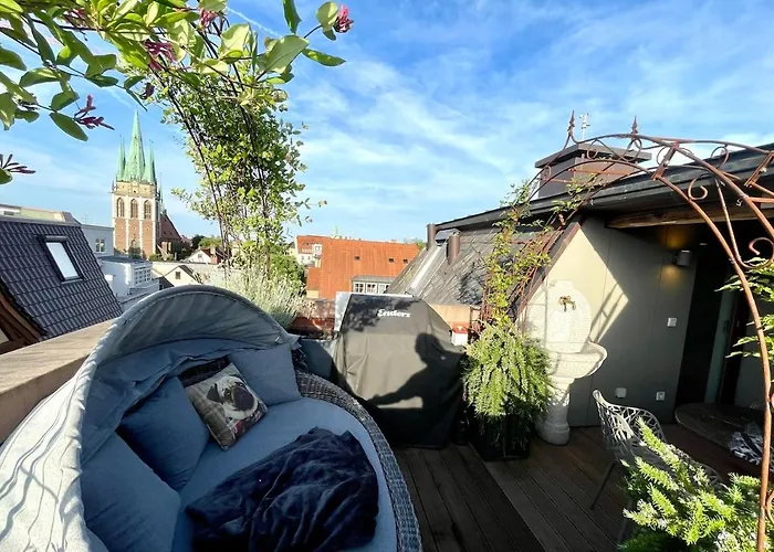 Luxus Penthouse 100qm Mit Sauna, Whirlpool, Terrasse, Garage, Ruhig Und Zentral *